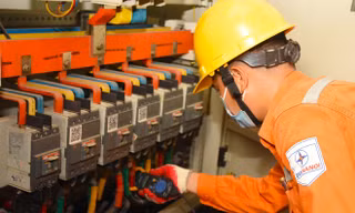Hàng chục công ty, xưởng sản xuất ở Hà Nội mất điện cả ngày 3/6