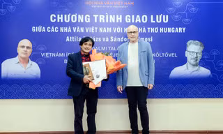 Nhà thơ Phan Hoàng được trao Giải thưởng Nghệ thuật Danube