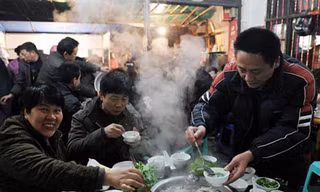 Nước lẩu ngon nhờ... chất phụ gia mỹ phẩm