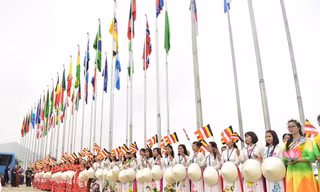 Hình ảnh nữ sinh tại chùa Tam Chúc. Ảnh: M.Đ