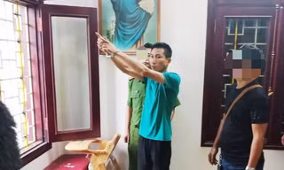 Công an thực nghiệm lại vụ trộm 200 cây vàng ở nhà ông M.