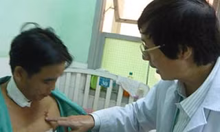 Cứu sống thanh niên nhậu say bị đâm trúng tim