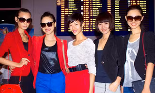 Bộ tứ Next Top Model gây 'náo loạn' sân bay
