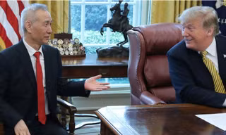 Tổng thống Trump tiếp Phó Thủ tướng Lưu Hạc tại Nhà Trắng hôm 4/4. (Ảnh: Reuters)