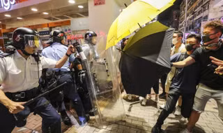 Bắc Kinh sẽ vẫn dựa vào cảnh sát Hong Kong để ổn định tình hình đặc khu. (Ảnh: SCMP)