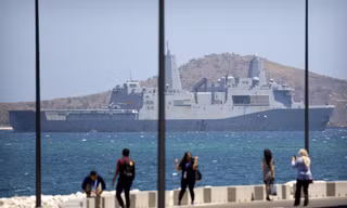 Tàu chiến Mỹ USS Green Bay trong một chuyến thăm Papua New Guinea vào tháng 11 năm ngoái. (Ảnh: AP)