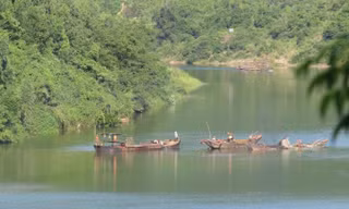 Nổ súng ngăn 'cát tặc', đại úy công an bị đánh rơi xuống sông