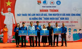 Tặng quà