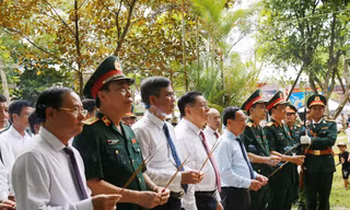 Tưởng niệm 50 năm ngày hy sinh của 13 cán bộ, chiến sĩ Trạm thông tin A69