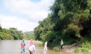 Người thân và chính quyền địa phương xã Đồng Hóa (Tuyên Hóa - Quảng Bình) đang tổ chức tìm kiếm anh Trần Văn Minh