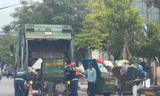Trường mầm non 'khốn khổ' vì điểm trung chuyển rác thải 