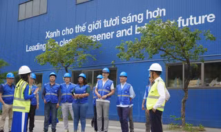 Hơn 40 chuyên gia quốc tế khảo sát nhà máy titan ở Quảng Bình