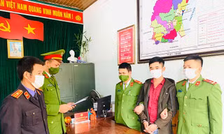 Cơ quan chức năng đọc lệnh bắt Lê Xuân Dũng