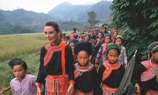 Hình ảnh xúc động của nữ minh tinh Audrey Hepburn khi đến Việt Nam