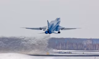 [ẢNH] Sát thủ diệt tàu sân bay Tu-22M3 đi làm nhiệm vụ