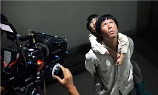 "Cha cõng con" là bộ phim dành cho gia đình nhẹ nhàng và cảm động.