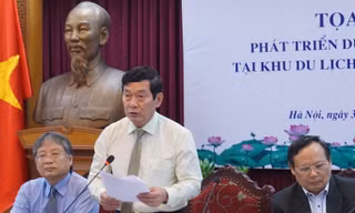 Thứ trưởng Huỳnh Vĩnh Ái chính thức xin lỗi và nhận trách nhiệm vụ văn bản gửi Hiệp hội Du lịch TP. Đà Nẵng. Ảnh: Nguyên Khánh