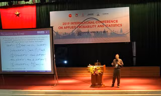Các nhà khoa học trong nước và quốc tế trao đổi về thống kê và xác suất ứng dụng
