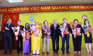 Tác giả 97 tuổi đạt giải A Sách hay sau 4 năm nghiền ngẫm tài liệu