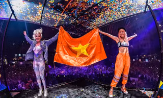 Chị em song sinh Nervo khuấy đảo phố đi bộ Nguyễn Huệ tháng 5/2018 tại Ravolution Music Festival