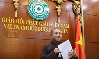 Hòa thượng Thích Gia Quang thông báo kết luận về tạm đình chỉ chức vụ trước khi cách chức Đại đức Thích Trúc Thai Minh.