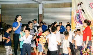 Người đẹp Nhân ái Phạm Thủy Tiên ở làng trẻ SOS