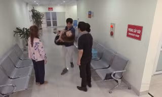 Con ốm nhưng Vũ lại bị bắt gặp đưa Nhã tới viện cấp cứu