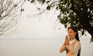 Hoa Trần làm MV "Chiều phủ Tây Hồ" đậm màu sắc đạo Mẫu