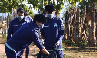 Cầu thủ HAGL chung tay bảo vệ môi trường, phòng dịch Covid-19
