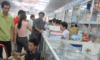 Ngang nhiên đứng ngoài luật?