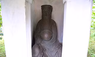 Tượng đồng quan thái phó Nguyễn Ư Dĩ. Ảnh: Hoàng Táo