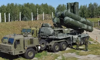 Hệ thống tên lửa phòng không S-400 của Nga