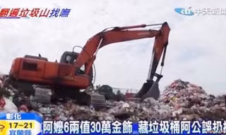 Vợ giấu vàng trong thùng rác, chồng không biết đổ đi