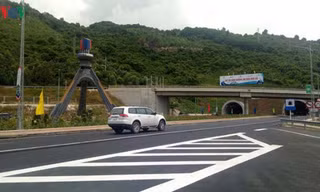 Hầm đường bộ qua đèo Cả.