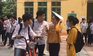 Khá Bảnh vào đề văn, chấm dứt ngay