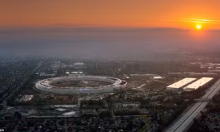 Mang tên Apple Park nhưng trụ sở chính mới của Apple còn được mệnh danh là "phi thuyền không gian" vởi kiến trúc giống như một chiếc đĩa bay. 