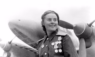 Maria Dolina, nữ Anh hùng Liên Xô, phi công và là quyền chỉ huy Trung đoàn Máy bay Thả bom số 125.
