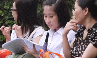 Nhiều thí sinh bị đình chỉ vì điện thoại di động