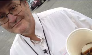 Ông Ron Morais