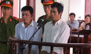 Hai kẻ giết người máu lạnh Hồ Văn Công và Hồ Văn Thành bật khóc trước Tòa