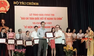 Báo Tiền Phong nhận giải B cuộc thi viết về ngành Tài chính