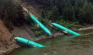 Phát hiện 3 thân máy bay Boeing 737 rơi xuống sông