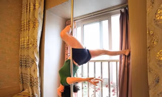 “Tròn mắt” xem cụ bà 70 tuổi múa cột điệu nghệ