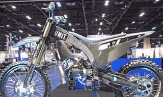 Unit Skycraft - 'cào cào' bằng sợi carbon