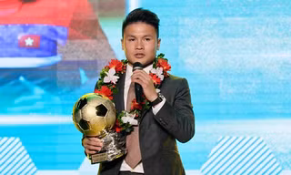 Nguyễn Quang Hải đoạt Quả bóng vàng Việt Nam 2018. Ảnh: SGGP