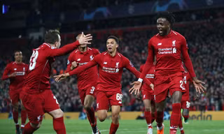 Trent Alexander-Arnold (số 66) có pha xử lý đỉnh cao trước Barca