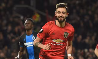 Bruno Fernandes ăn mừng bàn thắng trước Club Brugge.
