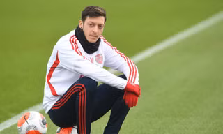 Ozil sắp được trở lại sân cỏ.