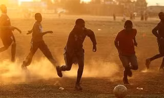 Cảnh một trận đấu nghiệp dư ở Uganda. Ảnh: Minh họa.