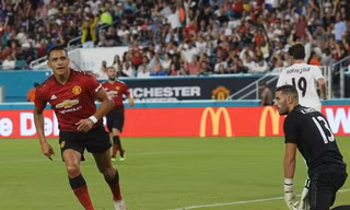 Alexis Sanchez ghi 1 bàn, kiến tạo 1 bàn trước Real Madrid.